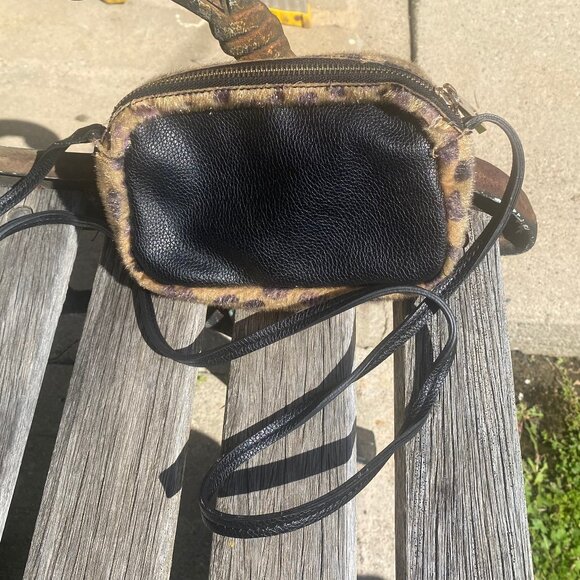 Street Level Small Faux Leather Cheetah Print Crossbody Bag - Picture 3 of 9